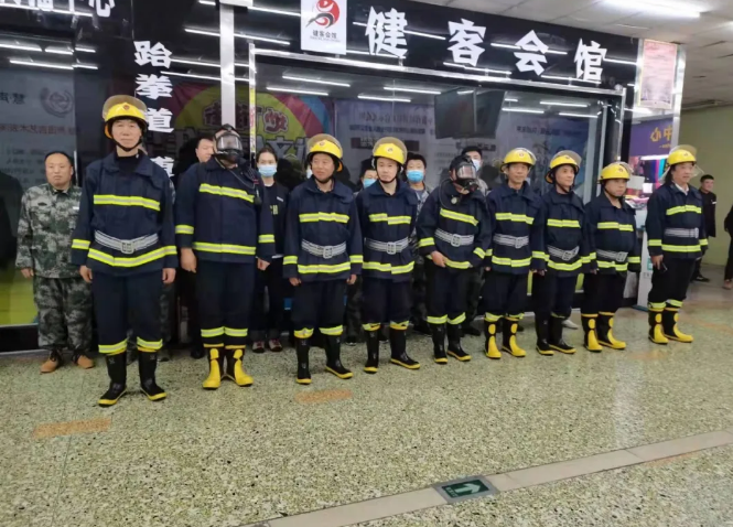 居安思危，防患未“燃”——鞍勤商業(yè)開展消防應(yīng)急逃生演練(圖4)