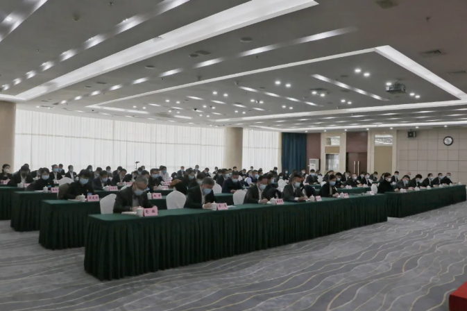 鞍勤集團(tuán)、溫泉集團(tuán)舉辦貫徹落實(shí)市第十三次黨代會(huì)精神宣講報(bào)告會(huì)(圖3)